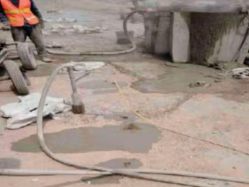 莱西水泥混凝土路面板底注浆技术 路面脱空注浆整治方案