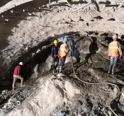 莱西隧道拱顶带模注浆料，微膨胀注浆料的特点及施工工艺